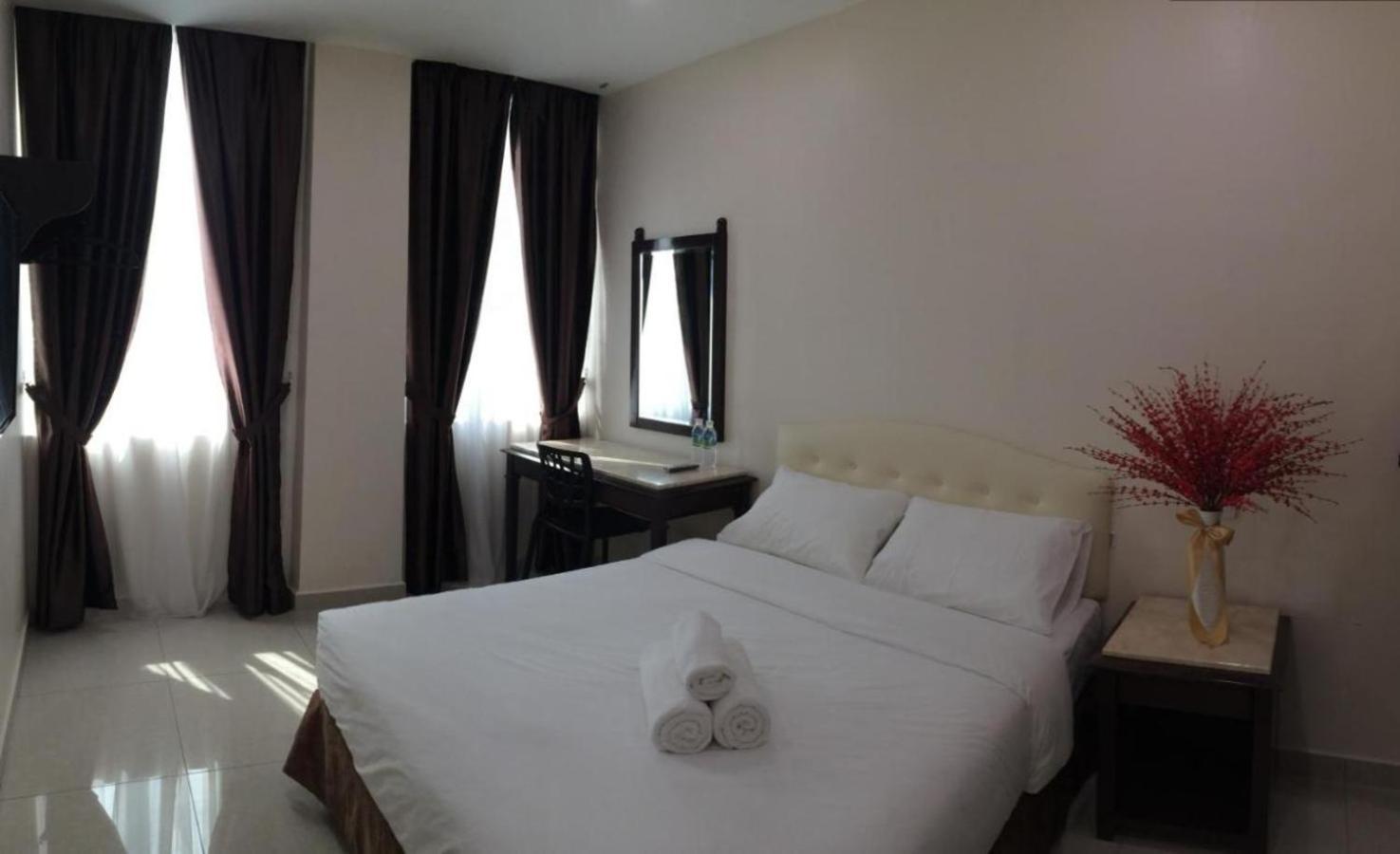 Sam Hotel Sitiawan Exterior photo